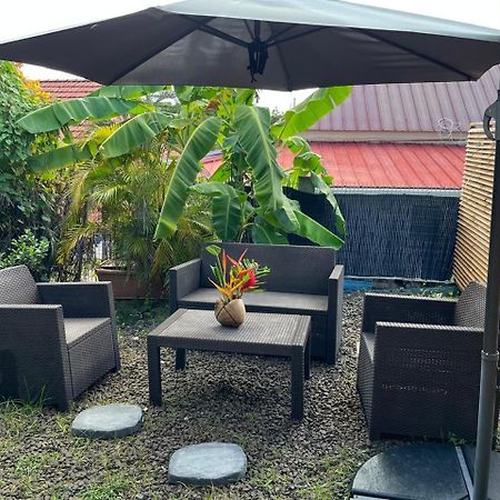 Agreable Appartement En Rez-De-Jardin A 450M De La Mer Sainte-Anne Exteriör bild