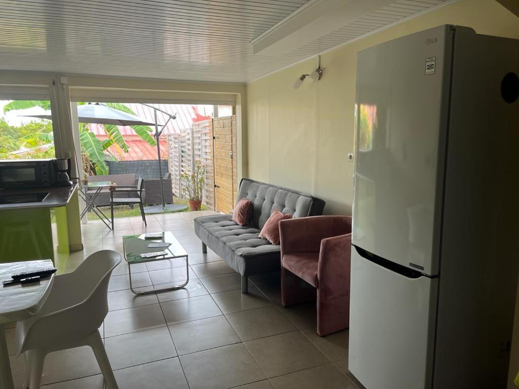 Agreable Appartement En Rez-De-Jardin A 450M De La Mer Sainte-Anne Exteriör bild