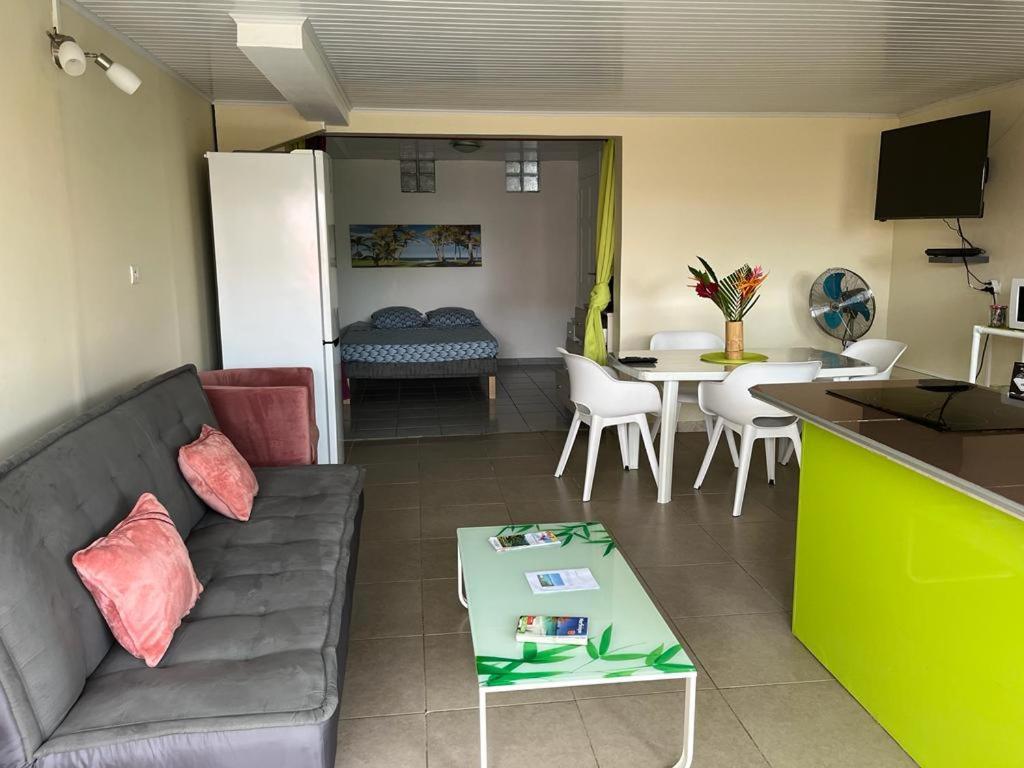 Agreable Appartement En Rez-De-Jardin A 450M De La Mer Sainte-Anne Exteriör bild
