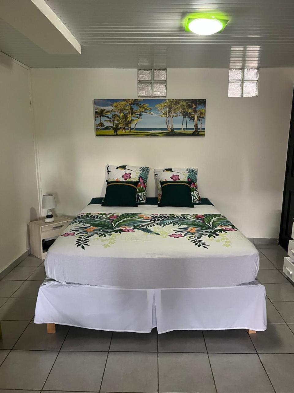 Agreable Appartement En Rez-De-Jardin A 450M De La Mer Sainte-Anne Exteriör bild