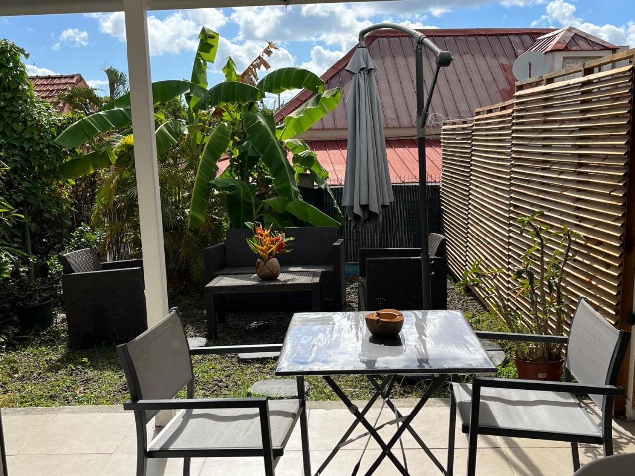 Agreable Appartement En Rez-De-Jardin A 450M De La Mer Sainte-Anne Exteriör bild