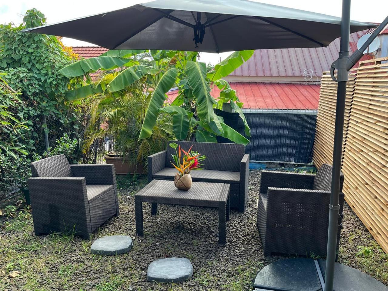 Agreable Appartement En Rez-De-Jardin A 450M De La Mer Sainte-Anne Exteriör bild