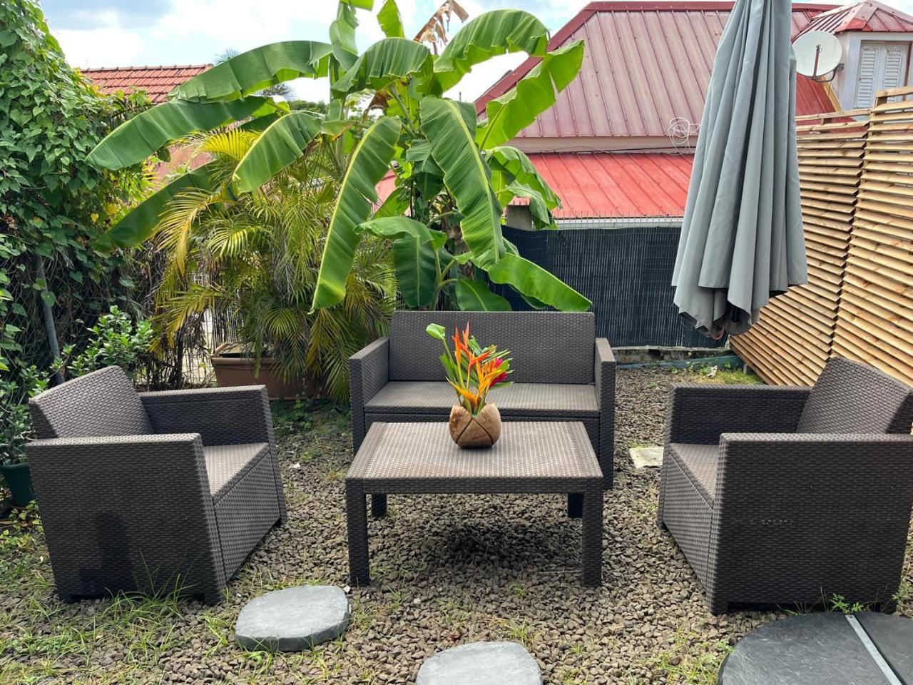 Agreable Appartement En Rez-De-Jardin A 450M De La Mer Sainte-Anne Exteriör bild